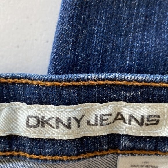 DKNY Ludlow Bootcut Distressed Jeans Stretch Whiskering Faded Mid Rise - Picture 6 of 15